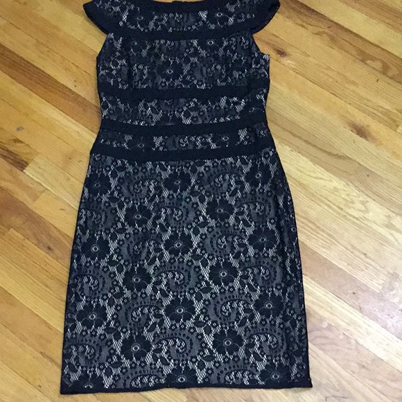 Adrianna Papell Black Lace Dress SZ 10 EUC - Picture 2 of 5